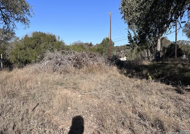 4th image of 381 Lakeshore Ln, Bandera, TX 78003 | MLS# 2001954