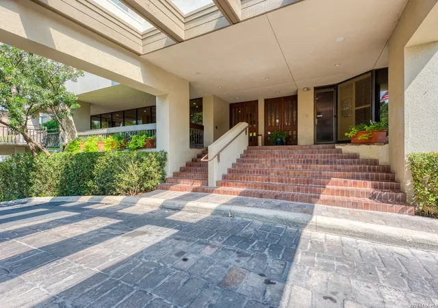 2nd image of 4001 N New Braunfels Ave, San Antonio, TX 78209
