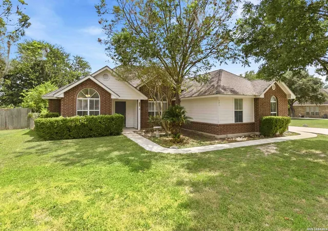 2nd image of 521 Woodlake Dr, Mc Queeney, TX 78123 | MLS# 2001971