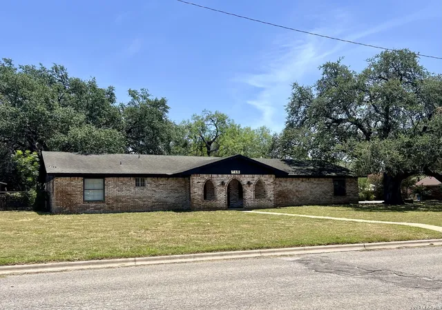 Photo 1 of Single family home for sale at 215 Lantana Ln, Pleasanton, TX 78064 | MLS# 2002009 | Listing updated on 2026-08-01