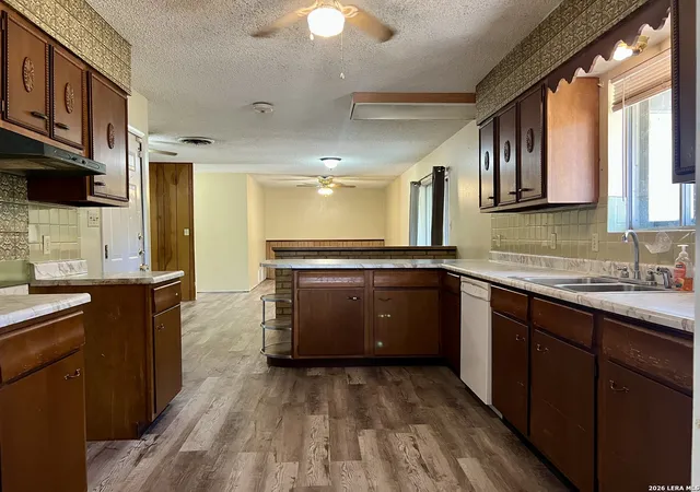 Photo 3 of Single family home for sale at 215 Lantana Ln, Pleasanton, TX 78064 | MLS# 2002009 | Listing updated on 2026-08-01