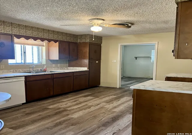 Photo 4 of Single family home for sale at 215 Lantana Ln, Pleasanton, TX 78064 | MLS# 2002009 | Listing updated on 2026-08-01