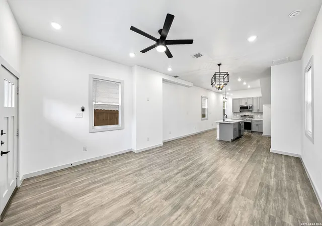4th image of 1727 E Crockett St, San Antonio, TX 78202 | MLS# 2002065
