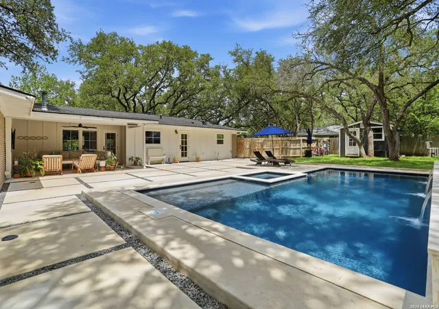 Photo 2 of Sale Pending at 106 Canyon Crk Dr, Hollywood Park, TX 78232 | MLS# 2002084 | Listing updated on 2026-08-19