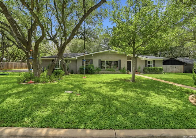 Photo 3 of Sale Pending at 106 Canyon Crk Dr, Hollywood Park, TX 78232 | MLS# 2002084 | Listing updated on 2026-08-19
