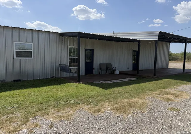 Photo 3 of Single family home for sale at 928 County Road 154, Pleasanton, TX 78064 | MLS# 2002093 | Listing updated on 2026-08-01