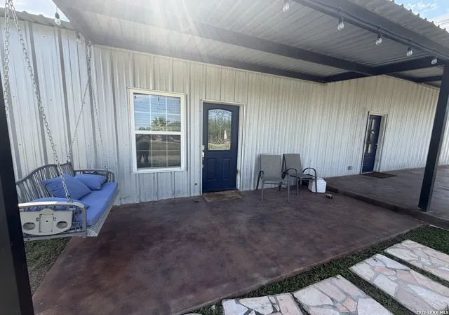 Photo 3 of Single family home for sale at 928 County Road 154, Pleasanton, TX 78064 | MLS# 2002093 | Listing updated on 2026-08-01