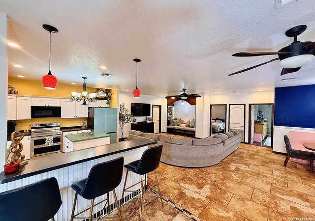 Photo 4 of Single family home for sale at 928 County Road 154, Pleasanton, TX 78064 | MLS# 2002093 | Listing updated on 2026-08-01
