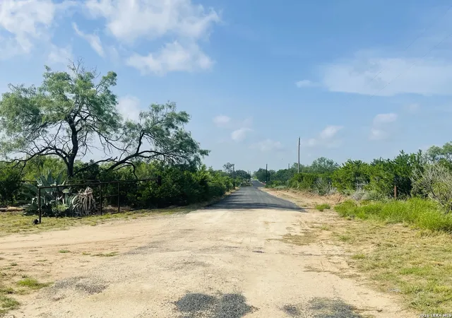 15th image of 141 County Road 779, Devine, TX 78016 | MLS# 2002150