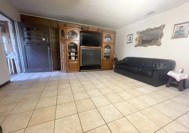 5th image of 141 County Road 779, Devine, TX 78016 | MLS# 2002150