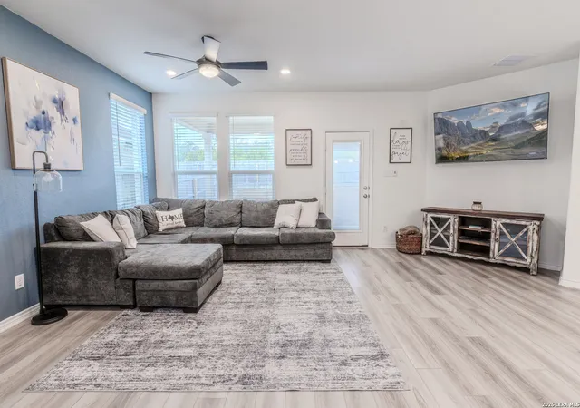 image of 408 Sambar Bay Dr, Boerne, TX 78006 | MLS# 2002151