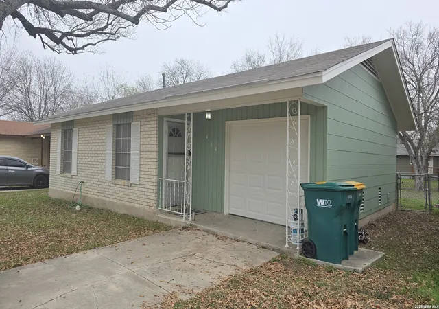 2nd image of 434 W Byrd Blvd, Universal City, TX 78148 | MLS# 2002190