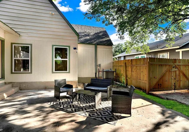 4th image of 1328 N Center, San Antonio, TX 78202 | MLS# 2002212