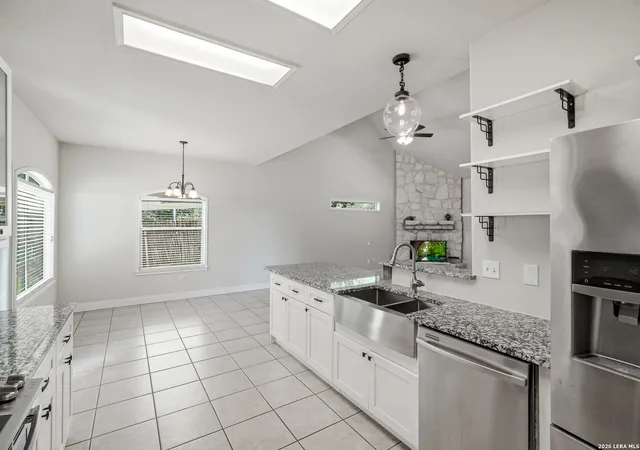 4th image of 1620 Point Vw, Spring Branch, TX 78070 | MLS# 2002250