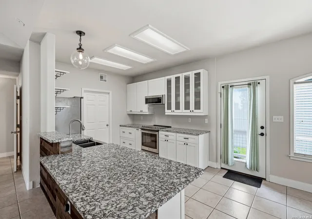 5th image of 1620 Point Vw, Spring Branch, TX 78070 | MLS# 2002250