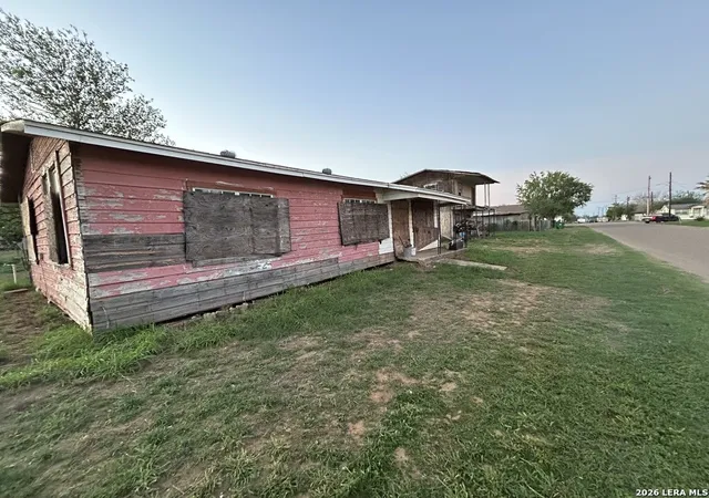 Photo 1 of Single family home for sale at 111 Sw Lane St, Cotulla, TX 78014 | MLS# 2002282 | Listing updated on 2026-09-08