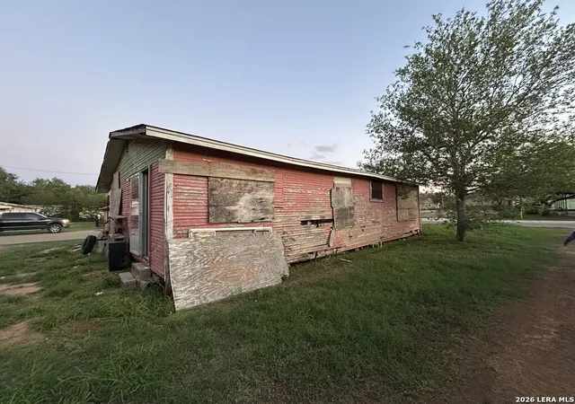 Photo 3 of Single family home for sale at 111 Sw Lane St, Cotulla, TX 78014 | MLS# 2002282 | Listing updated on 2026-09-08