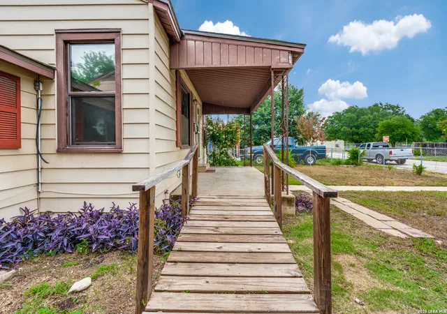 Photo 3 of Single family home for sale at 607 Wright Ave, Schertz, TX 78154 | MLS# 2002308 | Listing updated on 2026-08-02