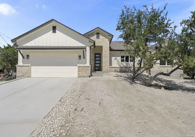 Photo 2 of Single family home for sale at 831 Lasso Loop, Canyon Lake, TX 78133 | MLS# 2002340 | Listing updated on 2026-09-16