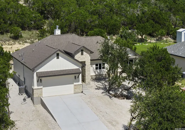 Photo 3 of Single family home for sale at 831 Lasso Loop, Canyon Lake, TX 78133 | MLS# 2002340 | Listing updated on 2026-09-16