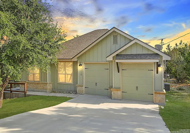 Photo 1 of Single family home for sale at 1039 Primrose Path, Canyon Lake, TX 78133 | MLS# 2002380 | Listing updated on 2026-09-14