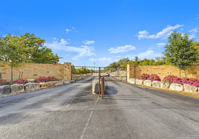 Photo 2 of Single family home for sale at 1039 Primrose Path, Canyon Lake, TX 78133 | MLS# 2002380 | Listing updated on 2026-09-14