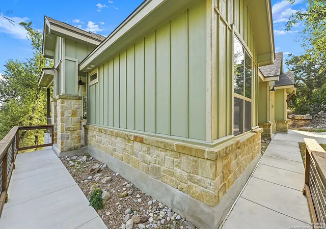 Photo 2 of Single family home for sale at 1039 Primrose Path, Canyon Lake, TX 78133 | MLS# 2002380 | Listing updated on 2026-09-14