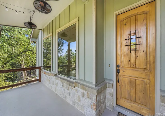 Photo 4 of Single family home for sale at 1039 Primrose Path, Canyon Lake, TX 78133 | MLS# 2002380 | Listing updated on 2026-09-14
