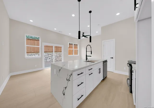 2nd image of 11710 Vance Jackson Rd Unit 101, San Antonio, TX 78230 | MLS# 2002386