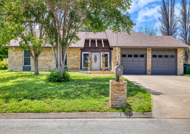 Photo 3 of Single family home for sale at 208 Echo Valley, Del Rio, TX 78840 | MLS# 2002420 | Listing updated on 2026-08-02