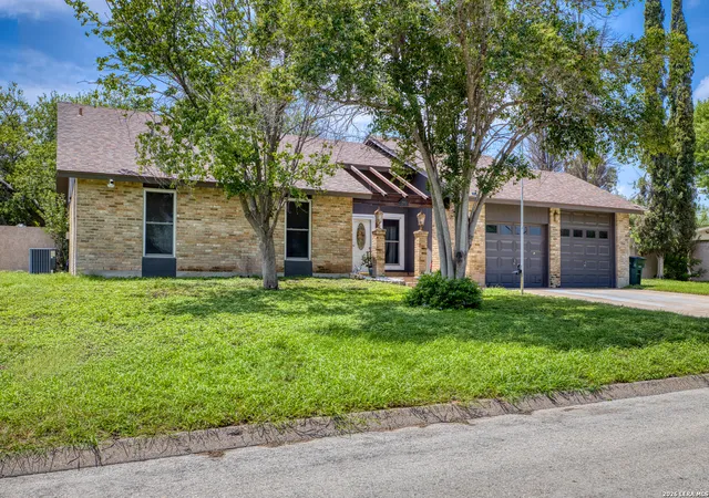 Photo 3 of Single family home for sale at 208 Echo Valley, Del Rio, TX 78840 | MLS# 2002420 | Listing updated on 2026-08-02