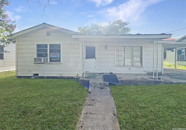 2nd image of 1008 Avenue T, Hondo, TX 78861 | MLS# 2002429
