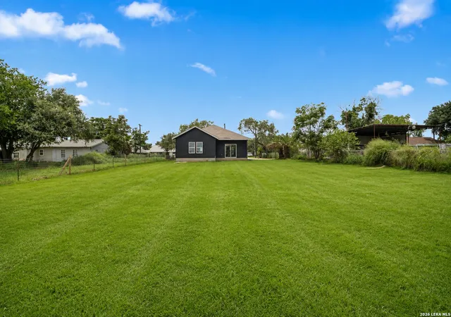 Photo 3 of Single family home for sale at 15242 Oak St, Lytle, TX 78052 | MLS# 2002439 | Listing updated on 2026-09-15