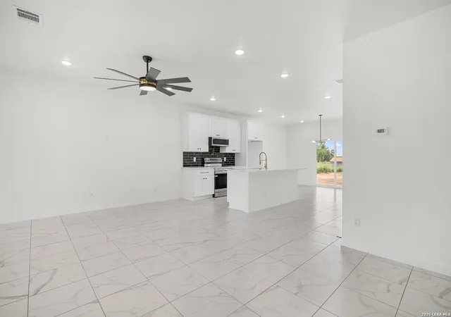 Photo 4 of Sale Pending at 15242 Oak St, Lytle, TX 78052 | MLS# 2002439 | Listing updated on 2026-09-25