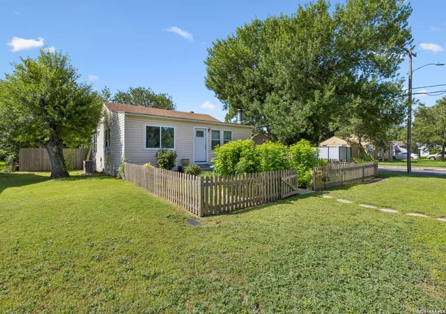 Photo 3 of Single family home for sale at 600 Winburn Ave, Schertz, TX 78154 | MLS# 2002464 | Listing updated on 2026-10-09