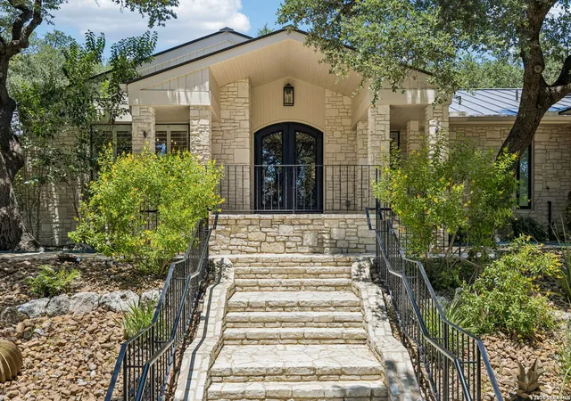 Photo 2 of Sale Pending at 8615 Summer Song Cir, Fair Oaks Ranch, TX 78015 | MLS# 2002530 | Listing updated on 2026-08-01