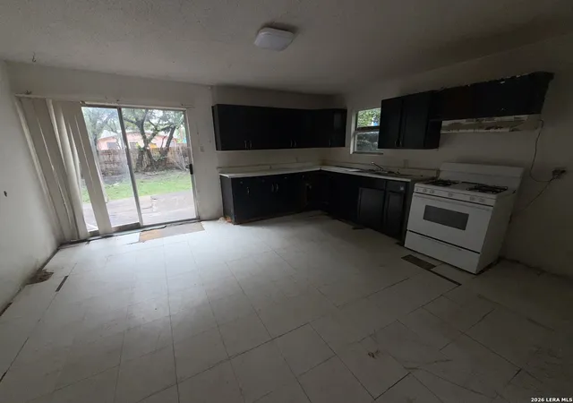 Photo 3 of Single family home for sale at 423 N San Ignacio Ave, San Antonio, TX 78228 | MLS# 2002607 | Listing updated on 2026-09-13