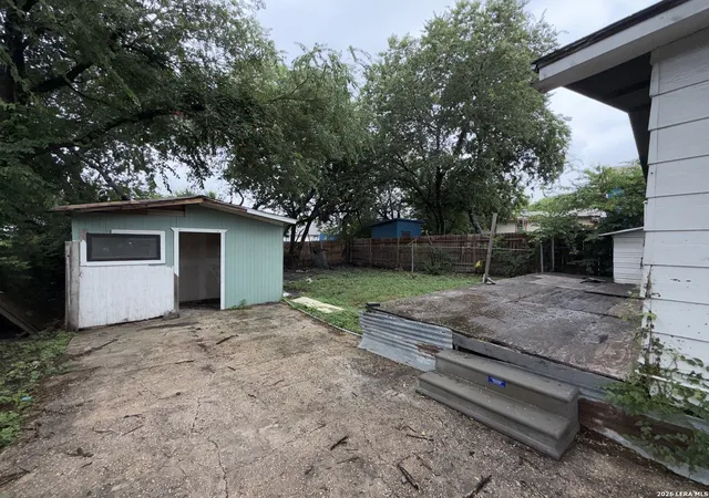 Photo 3 of Single family home for sale at 423 N San Ignacio Ave, San Antonio, TX 78228 | MLS# 2002607 | Listing updated on 2026-09-13