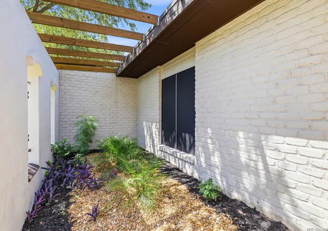 Photo 3 of Sale Pending at 10806 Lands Run St, San Antonio, TX 78230 | MLS# 2002681 | Listing updated on 2026-08-13