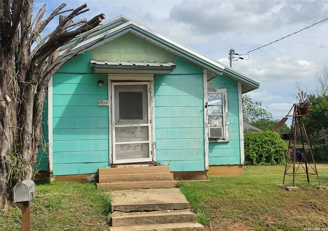 2nd image of 1510 A St, Floresville, TX 78114 | MLS# 2002685