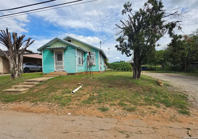 3rd image of 1510 A St, Floresville, TX 78114 | MLS# 2002685