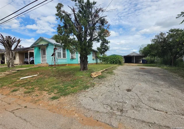 4th image of 1510 A St, Floresville, TX 78114 | MLS# 2002685