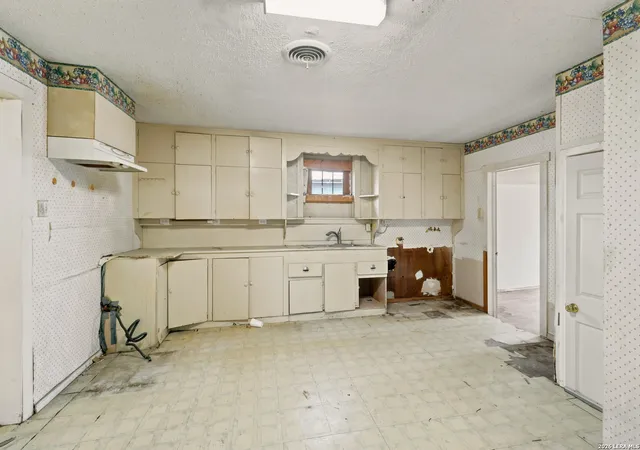 Photo 3 of Single family home for sale at 1401 Santa Barbara, San Antonio, TX 78201 | MLS# 2002693 | Listing updated on 2026-09-10