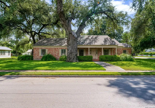 1st image of 429 N High Street, Uvalde, TX 78801 | MLS# 2002695