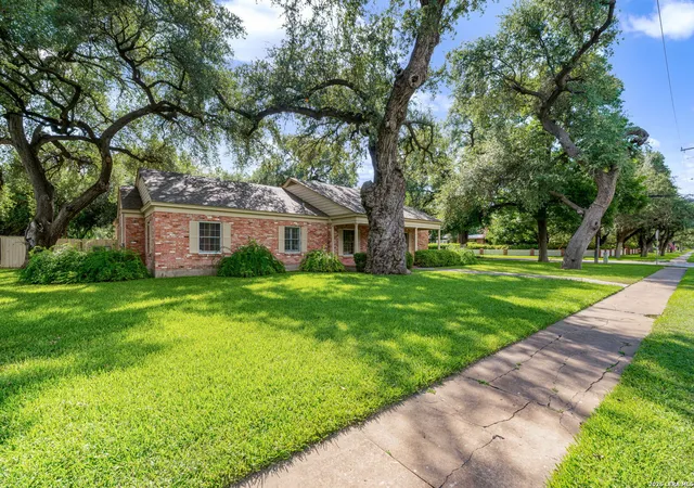 5th image of 429 N High Street, Uvalde, TX 78801 | MLS# 2002695
