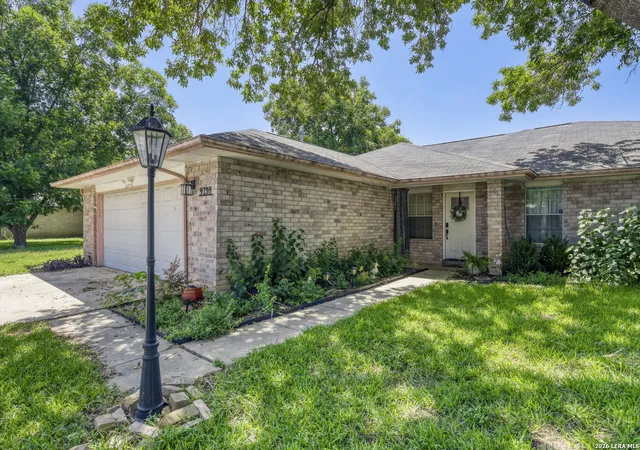 Photo 3 of Single family home for sale at 9210 Shadow Lawn Cir, Converse, TX 78109 | MLS# 2002708 | Listing updated on 2026-09-30