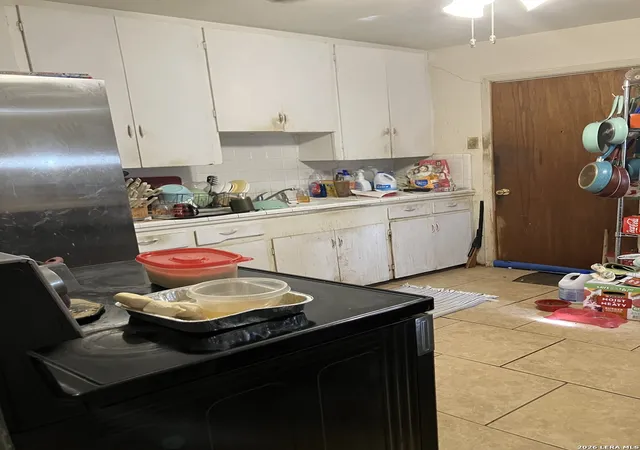 Photo 3 of Single family home for sale at 273 County Road 743, Yancey, TX 78886 | MLS# 2002736 | Listing updated on 2026-08-03