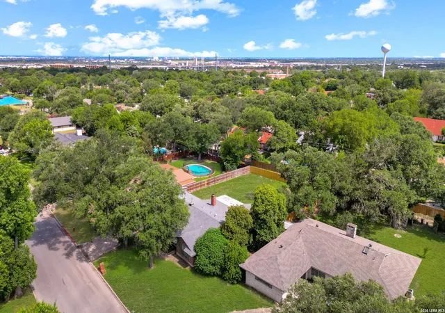 Photo 3 of Sale Pending at 513 Winfield Blvd, Windcrest, TX 78239 | MLS# 2002747 | Listing updated on 2026-09-03