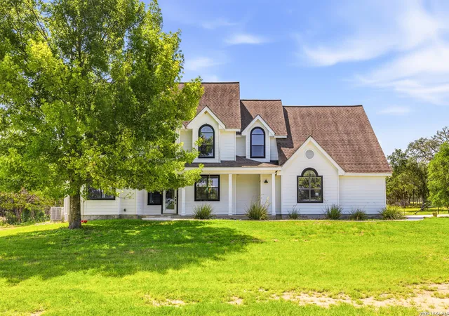 2nd image of 616 Green Oak Dr, Pipe Creek, TX 78063 | MLS# 2002750