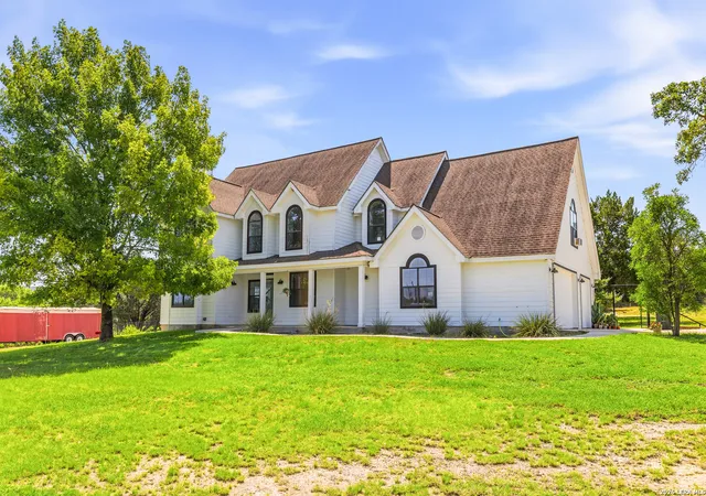 3rd image of 616 Green Oak Dr, Pipe Creek, TX 78063 | MLS# 2002750